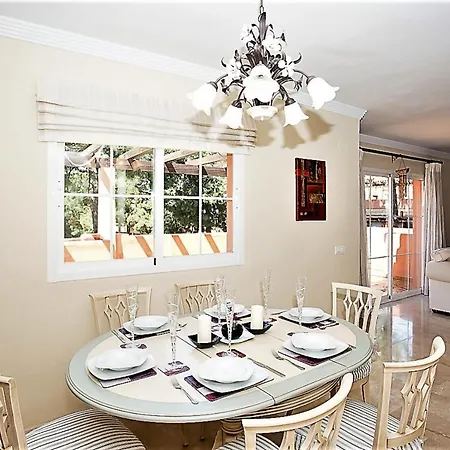 아파트 R5 Penthouse In Elviria 마르베야