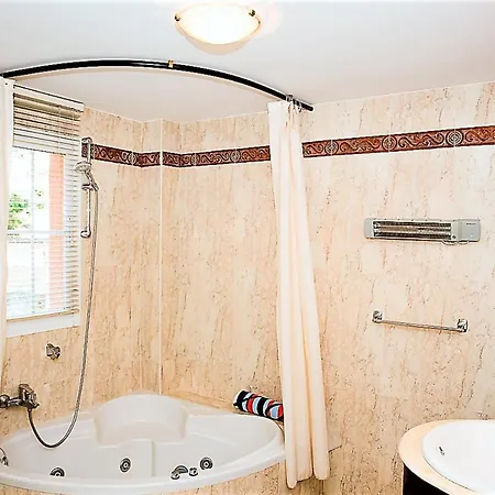 R5 Penthouse In Elviria 마르베야